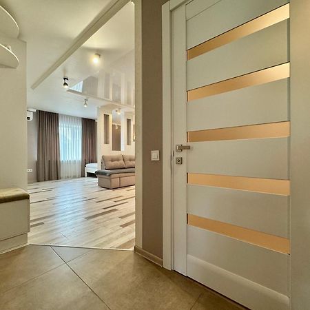 Apartpoltava Розкішна Студія З Кутовою Ванною, 1-Й Будинок Біля Корпусного Парку, Панорамний Балкон Buitenkant foto