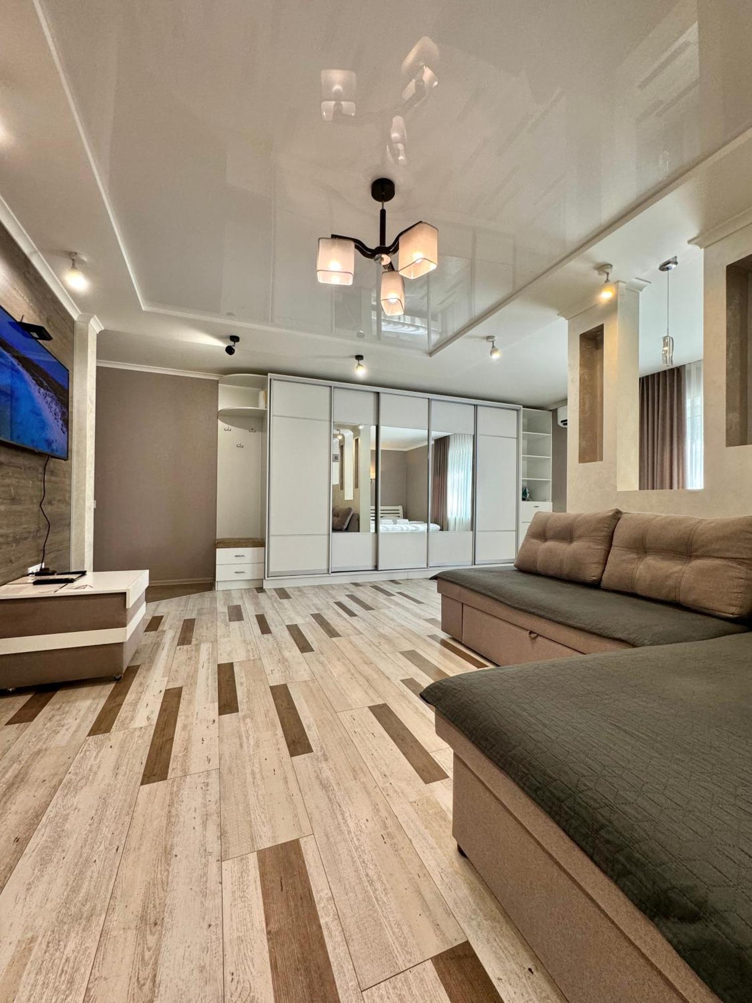 Apartpoltava Розкішна Студія З Кутовою Ванною, 1-Й Будинок Біля Корпусного Парку, Панорамний Балкон Buitenkant foto