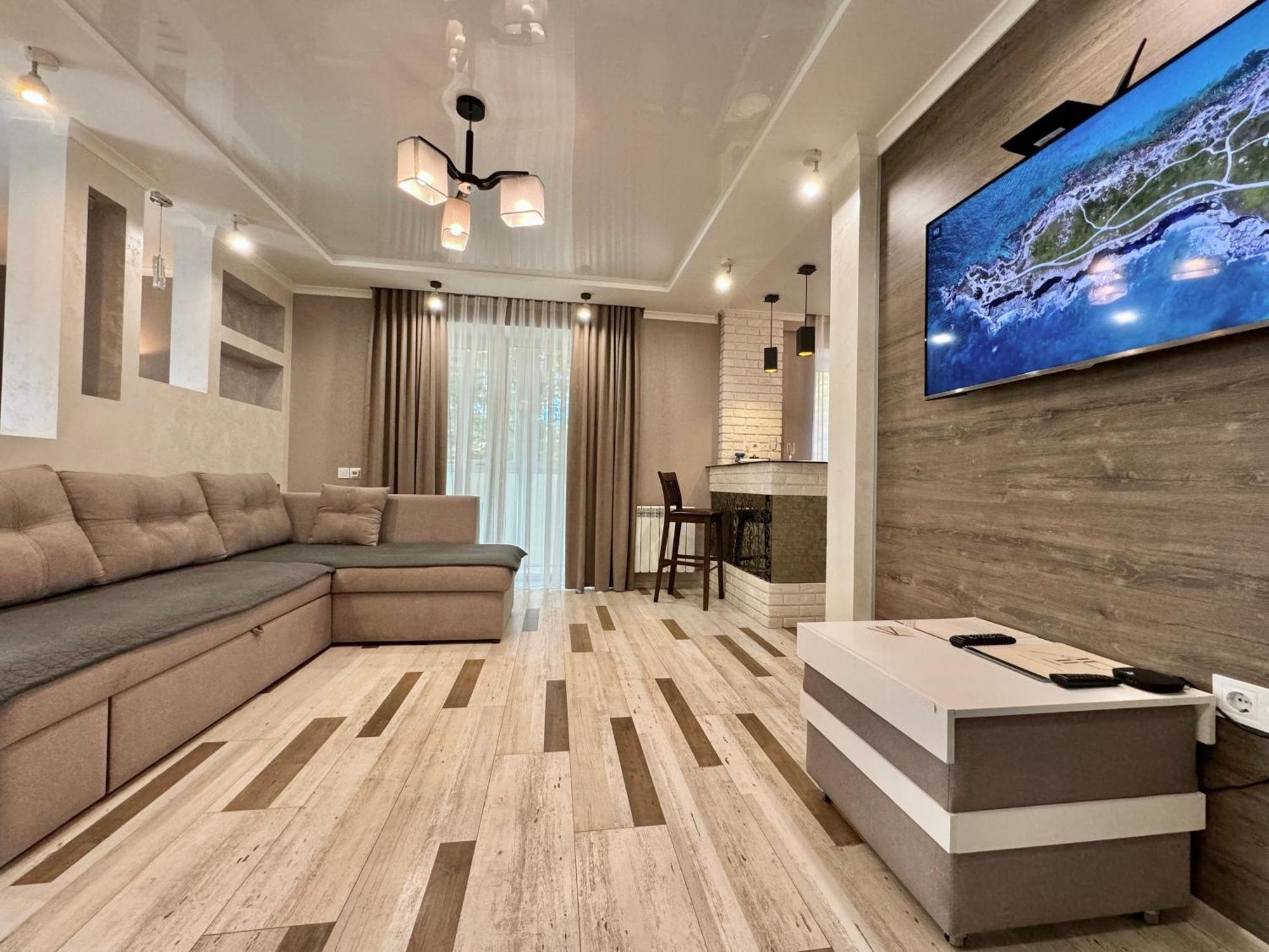 Apartpoltava Розкішна Студія З Кутовою Ванною, 1-Й Будинок Біля Корпусного Парку, Панорамний Балкон Buitenkant foto
